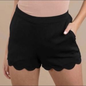 Tobi Scallop Hem Shorts
